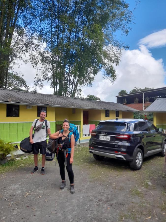 Hostal Henrry'S Otel Mindo Dış mekan fotoğraf