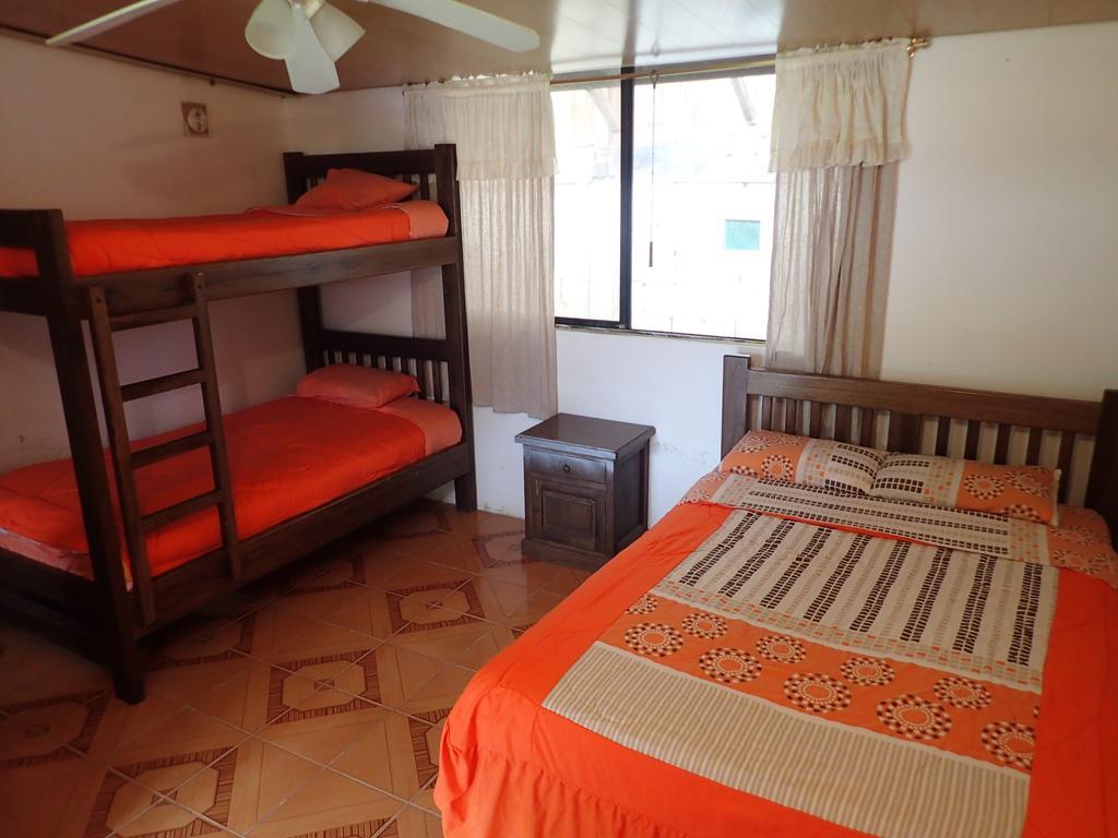 Hostal Henrry'S Otel Mindo Dış mekan fotoğraf