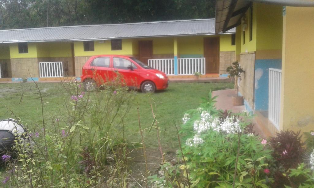 Hostal Henrry'S Otel Mindo Dış mekan fotoğraf